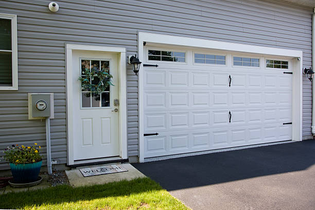 24/7 Emergency Garage Door Panel Replacement experts in Rendon, TX